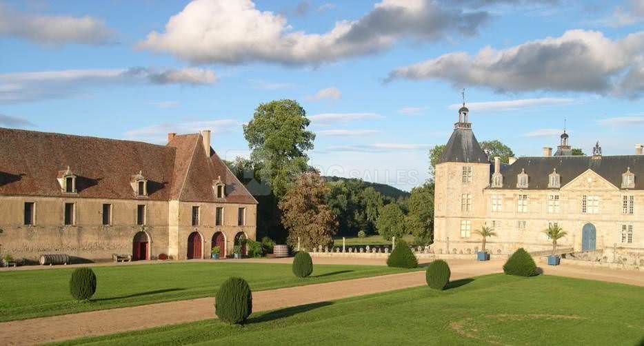 Les grandes écuries, la perspective et la façade renaissance