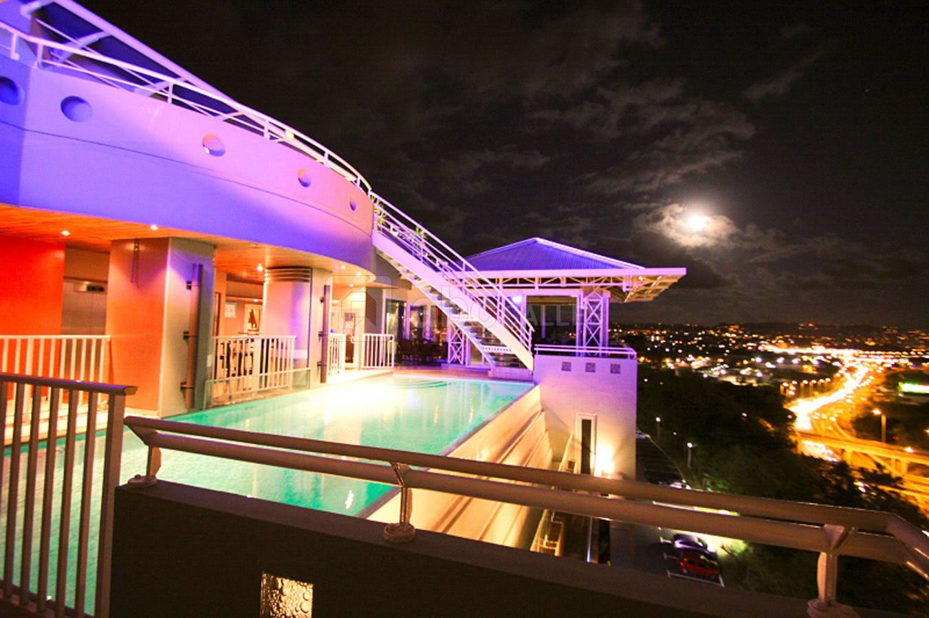 Vue extérieur + piscine