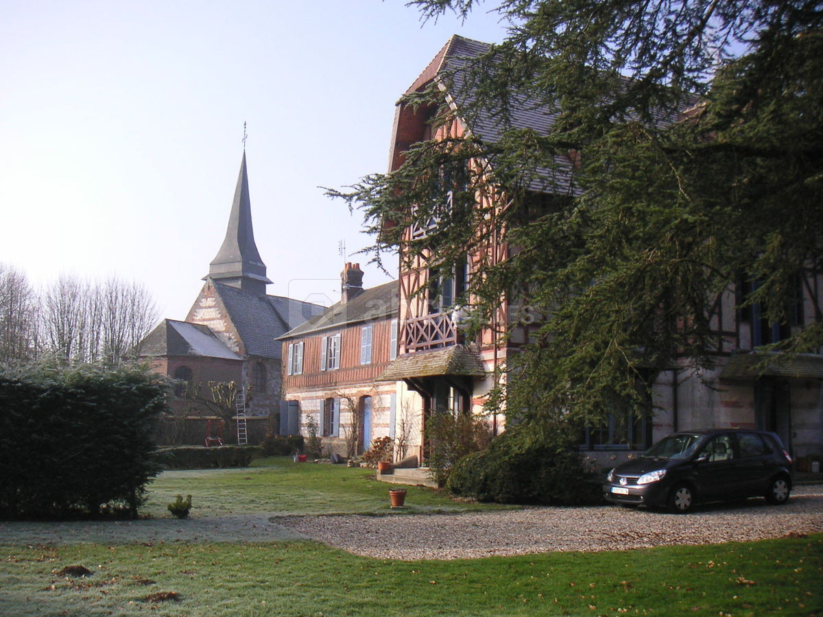 Vue sur les chambres d'hotes et un des jardins