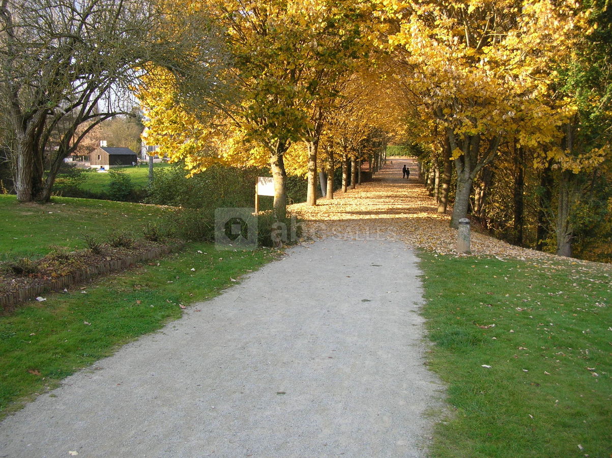 Accès par le parc de la tour duguesclin