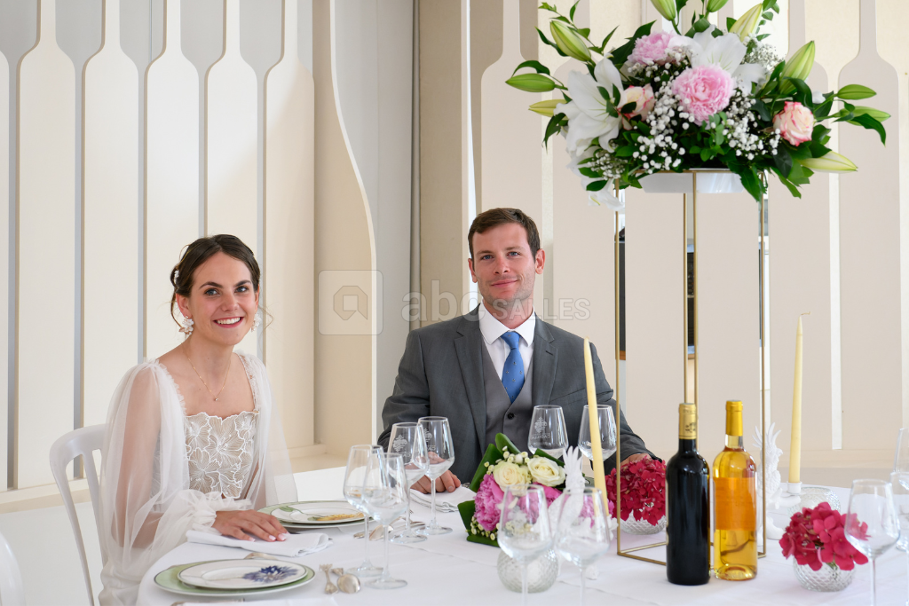 Les mariés à table