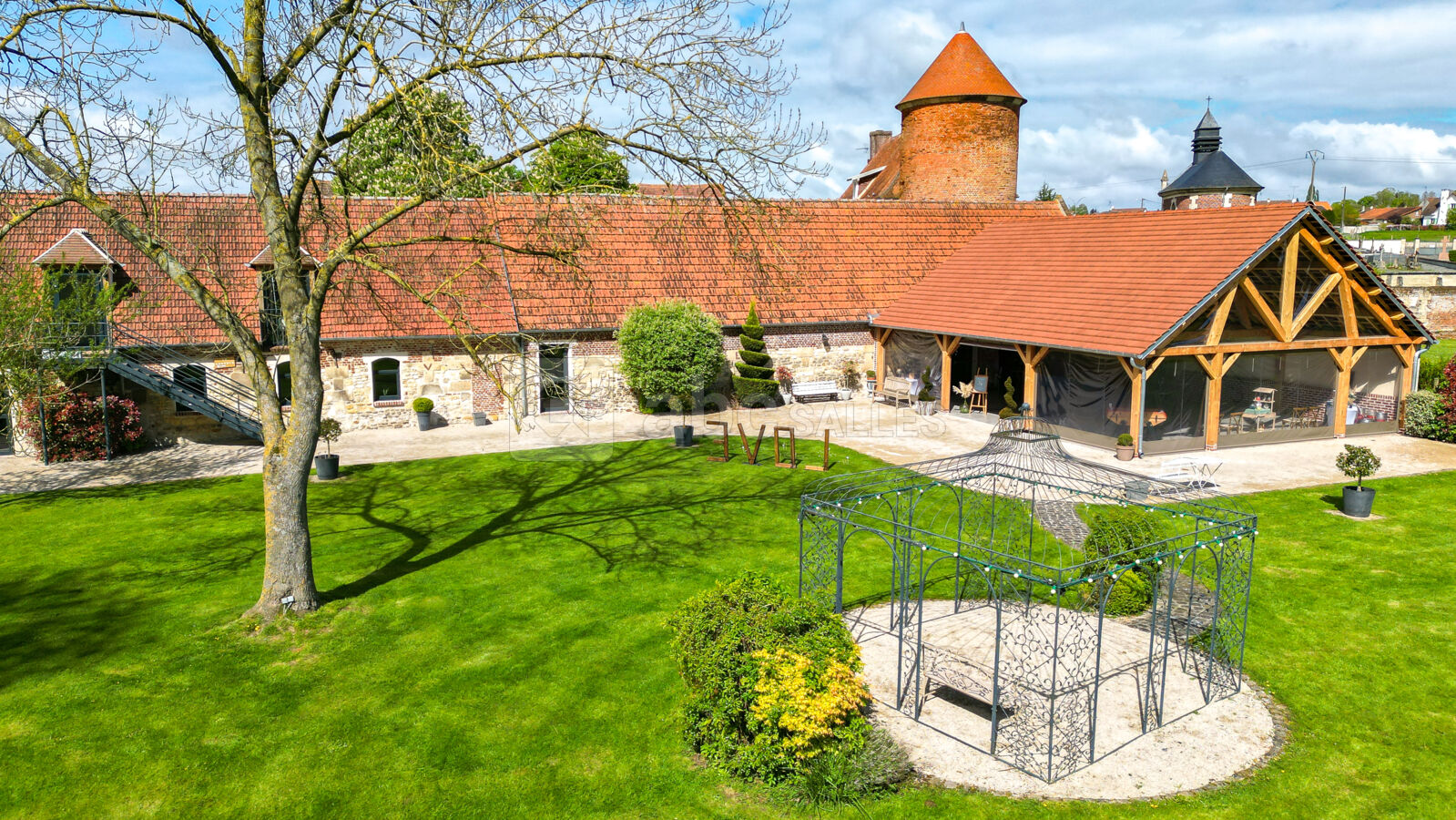 Vue sur l'orangerie et le parc
