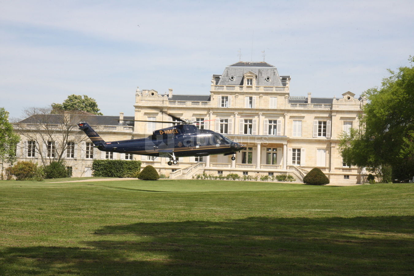 Atterrisage sikorsky dans parc château