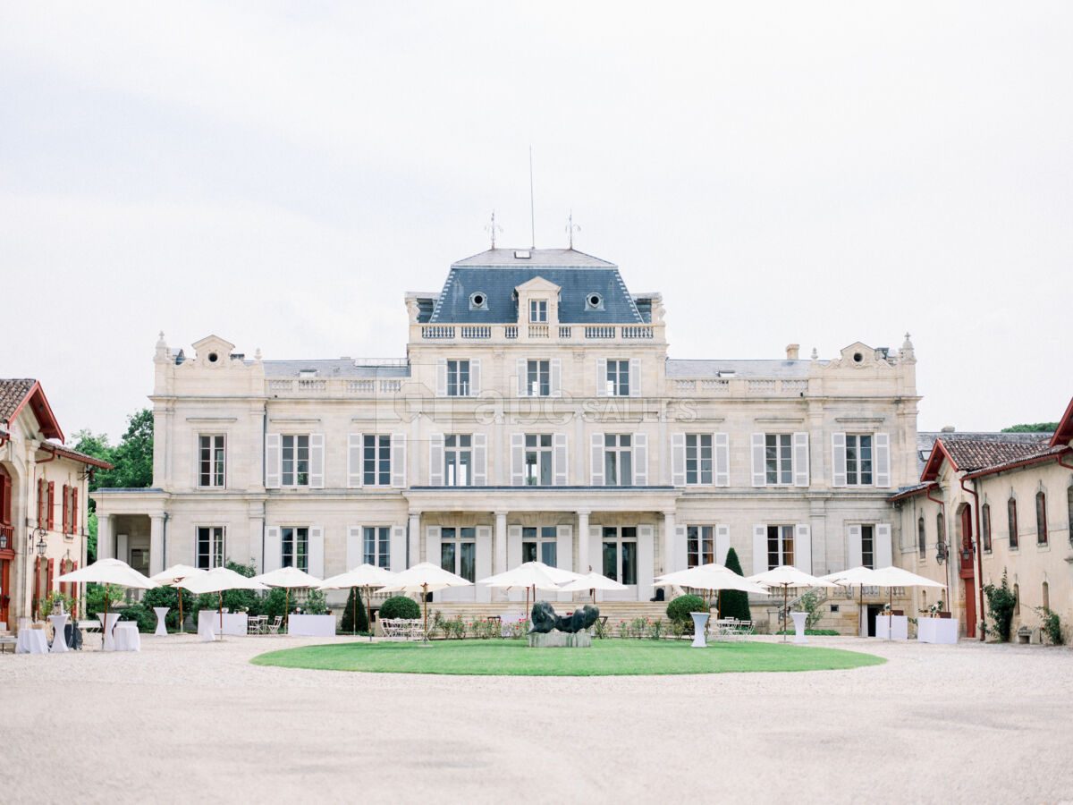 Cocktail devant le Château