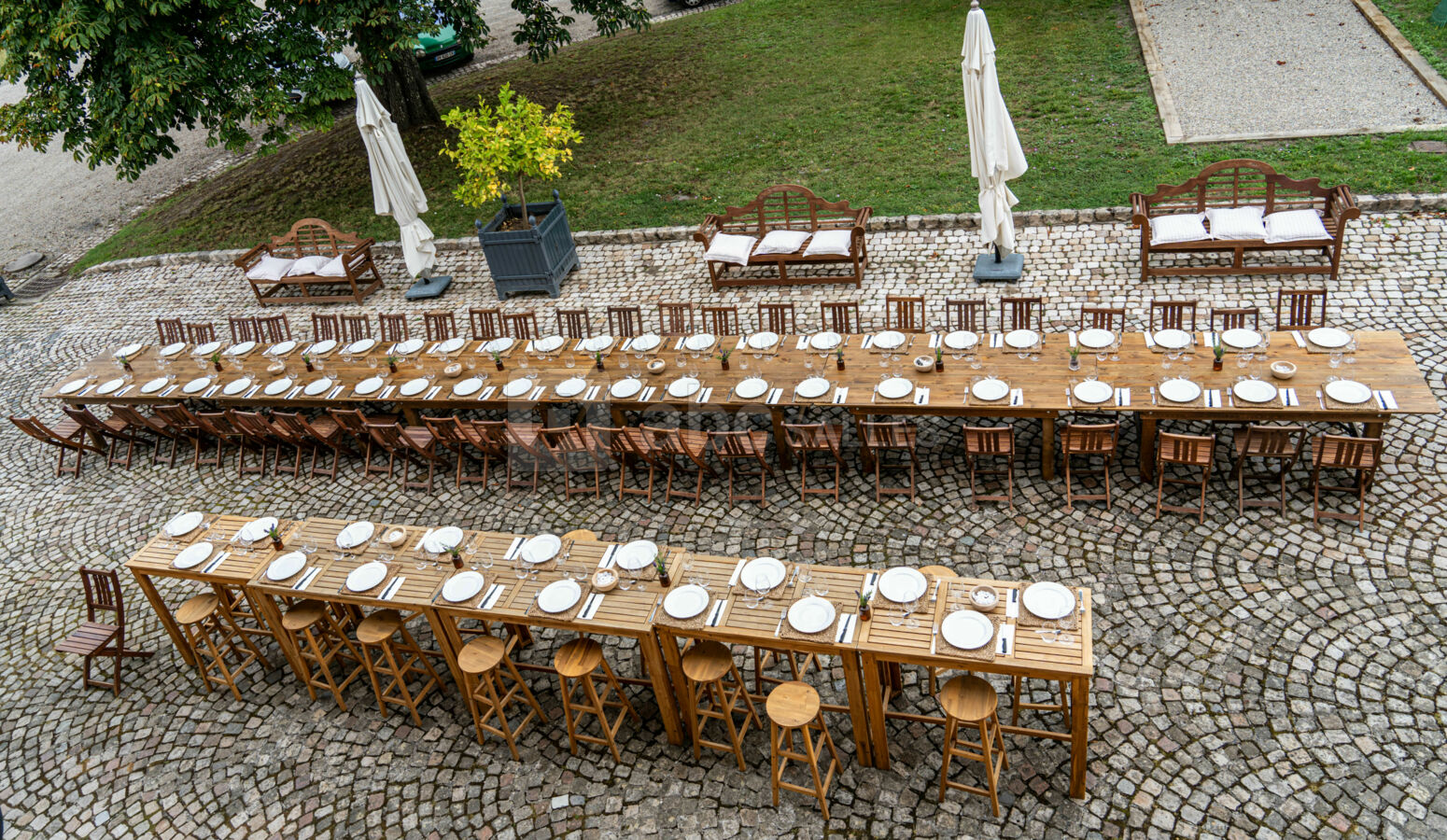 Déjeuner convivial sur la terrasse de la boutique