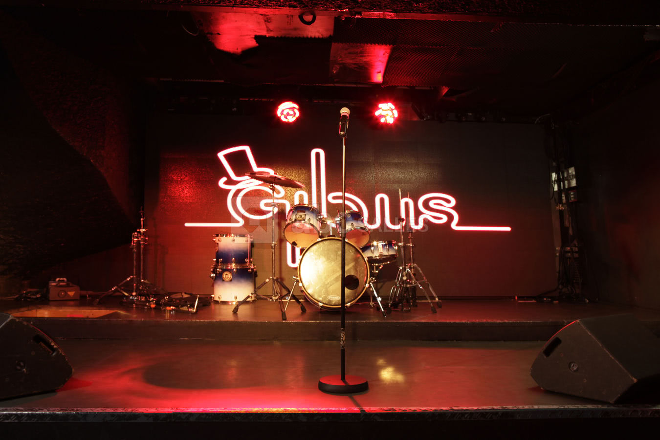 SCÈNE POUR CONCERTS