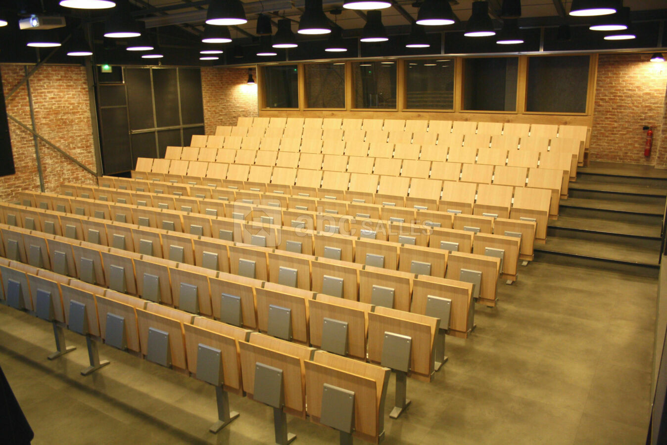 Amphithéâtre modulable équipé version 188 places
