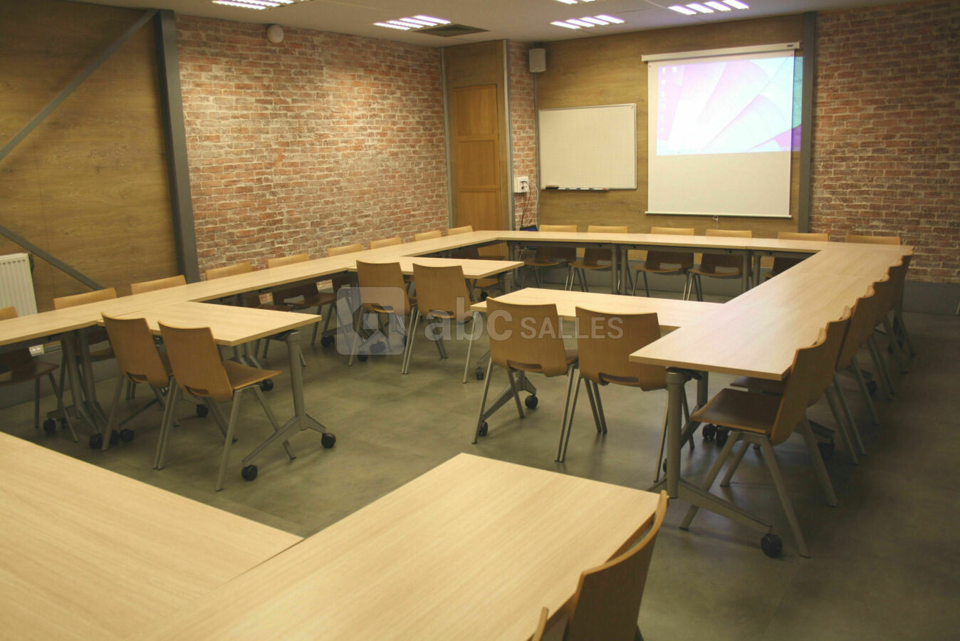 Salle adjacente 50 m² configuration classe 36 places