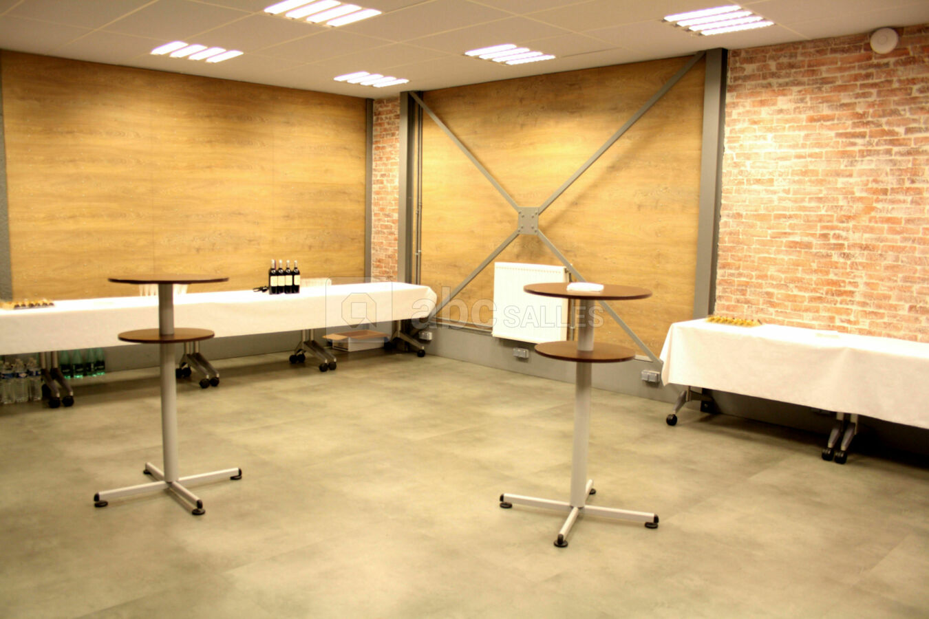 Salle adjacente 50 m² version restauration 50 pers debout
