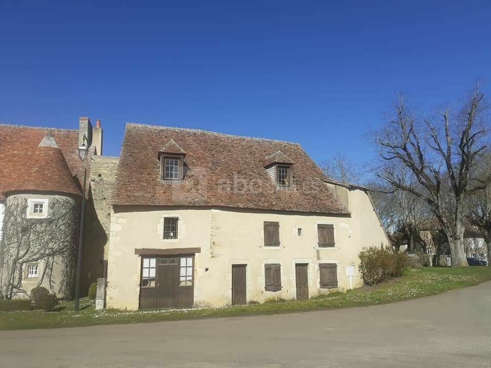 Grand gîte façade sur la place de l'église