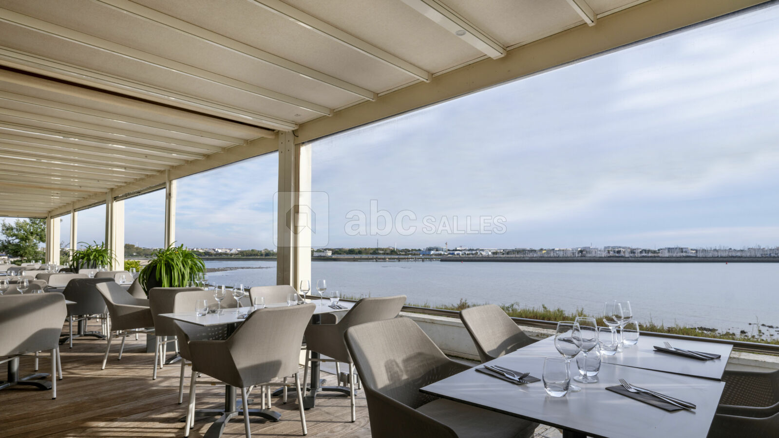 Terrasse - vue sur la mer