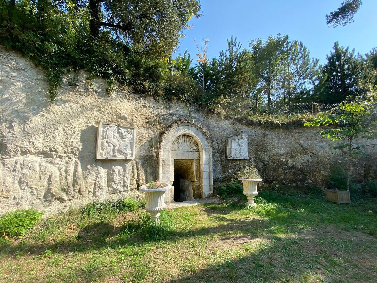 MAGNIFIQUE domaine arboré, vallonné, autour d'un étang, 13 ha de pleine nature