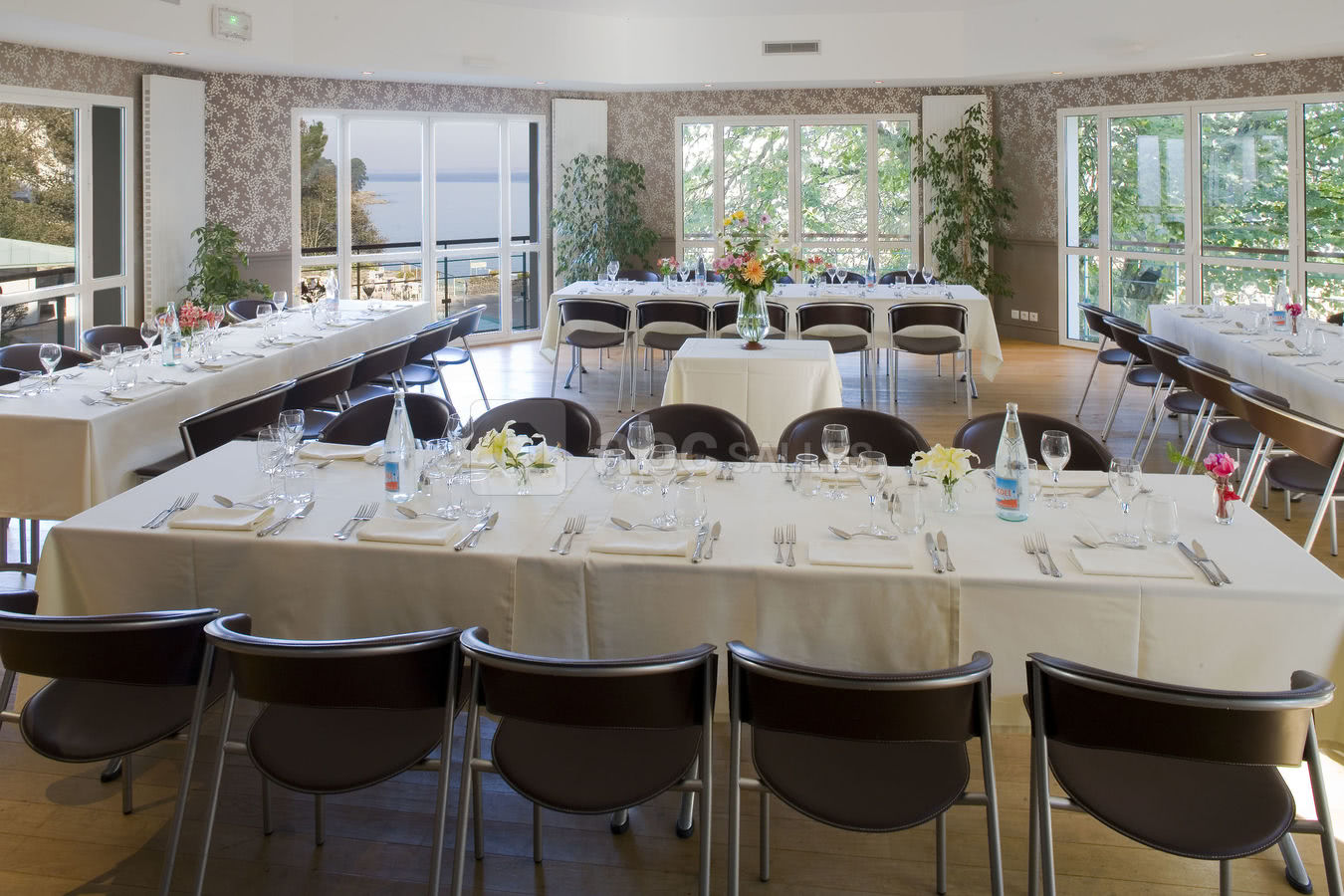 Grande salle vue sur la mer