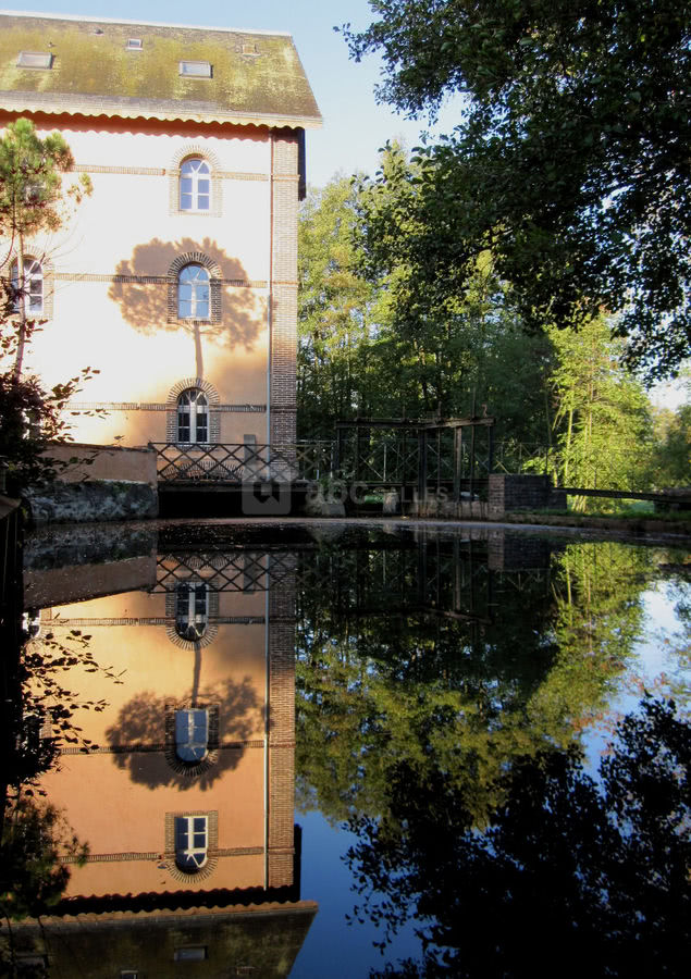 Reflet sur le canal de retenue