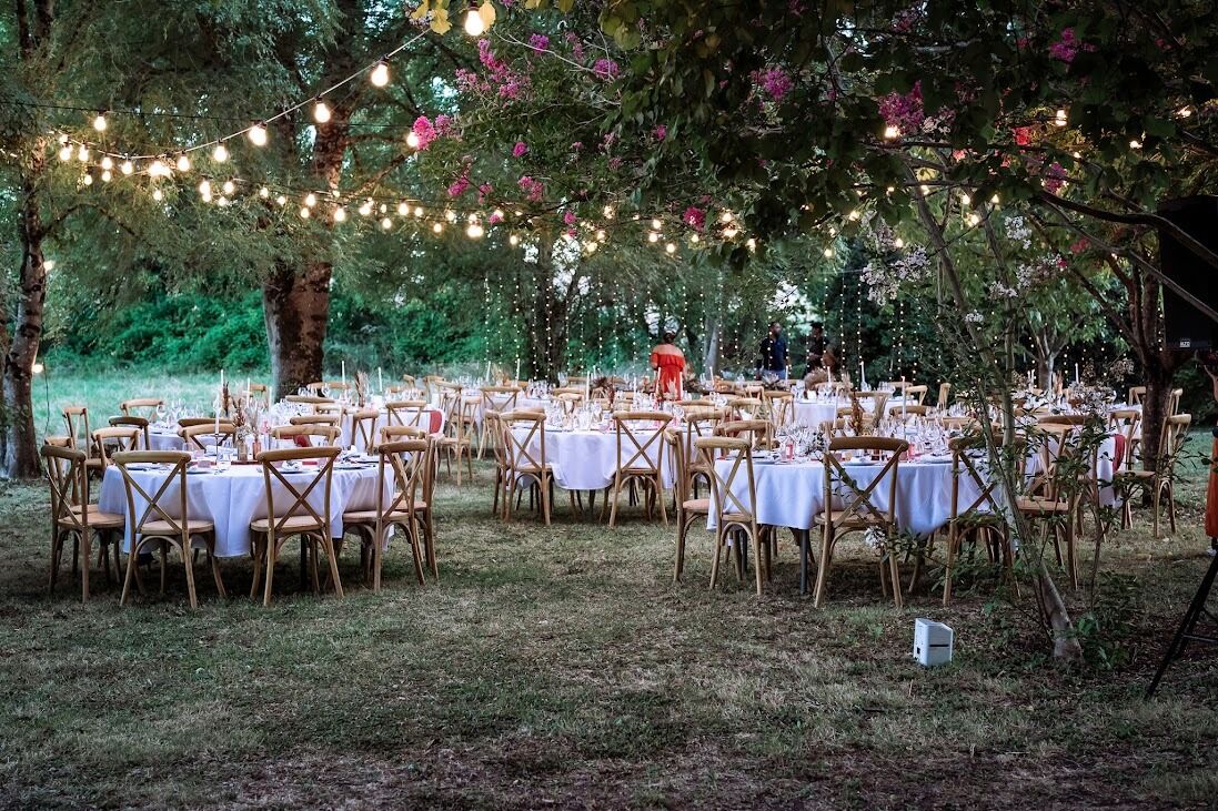 Réception de mariage dans le parc