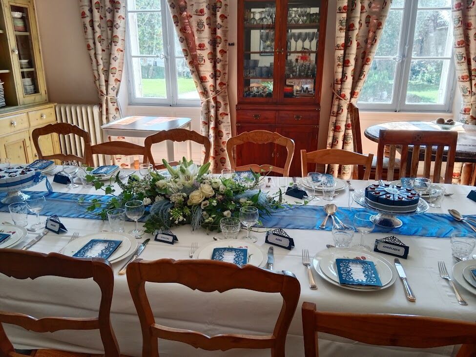 Diner de réception dans la salle à manger