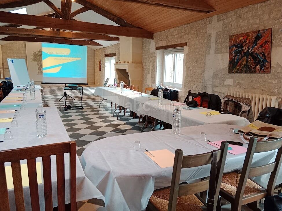 Séminaire dans la salle de réception