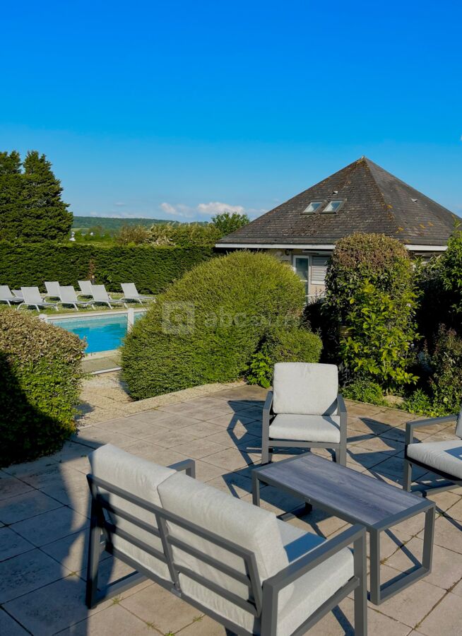 Terrasse et piscine