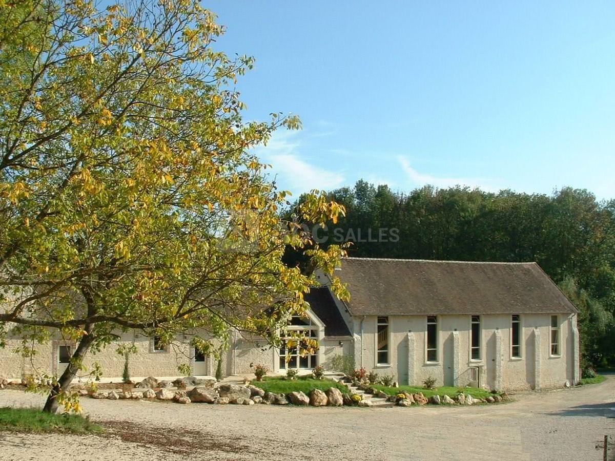 Parking et face des salons