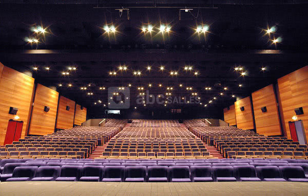 Salle 956 places