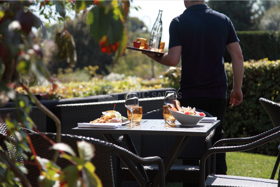 Brasserie des Artistes - terrasse du restaurant © musée des impressionnismes Giverny