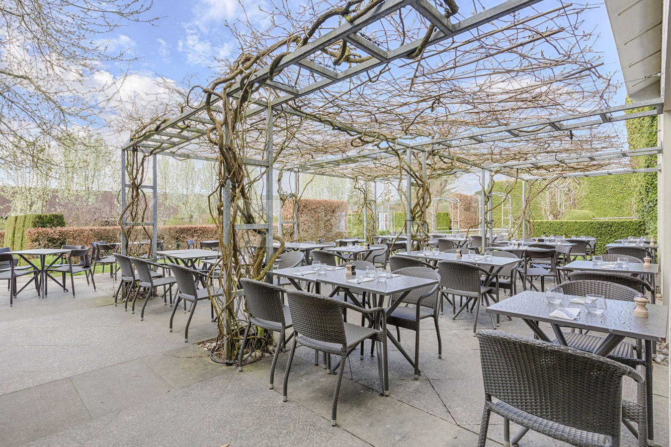 Brasserie des Artistes - terrasse du restaurant © musée des impressionnismes Giverny