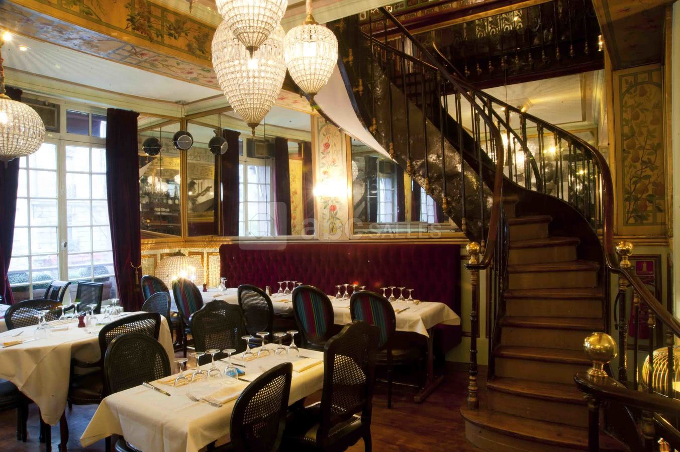 Notre premier étage - Disponible pour des groupes de 50 personnes