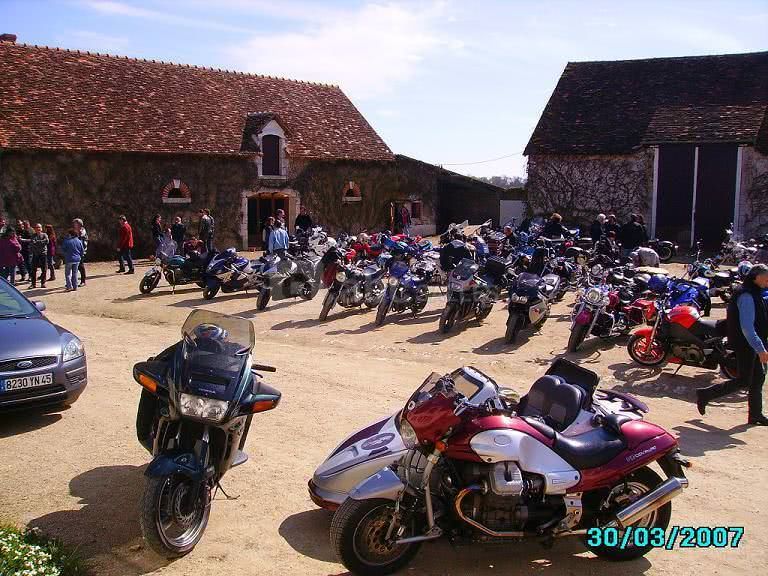 Parking dans la cour de la ferme