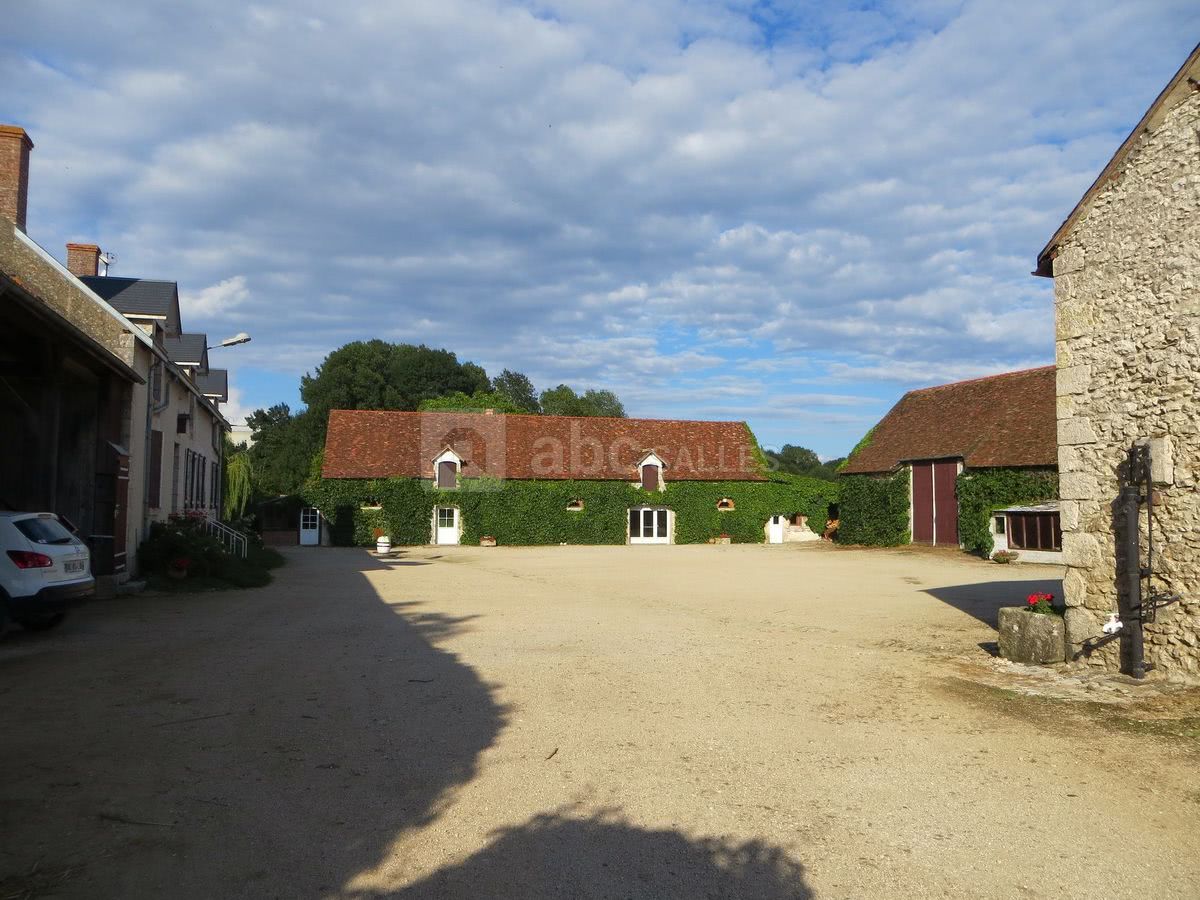 Parking dans la cour de la ferme
