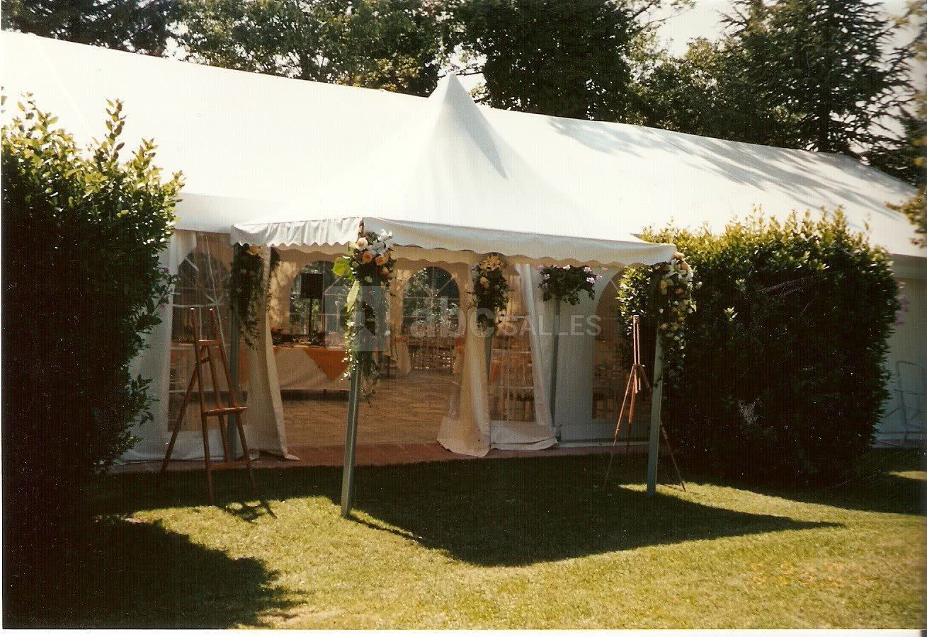 L'entrée du chapiteau