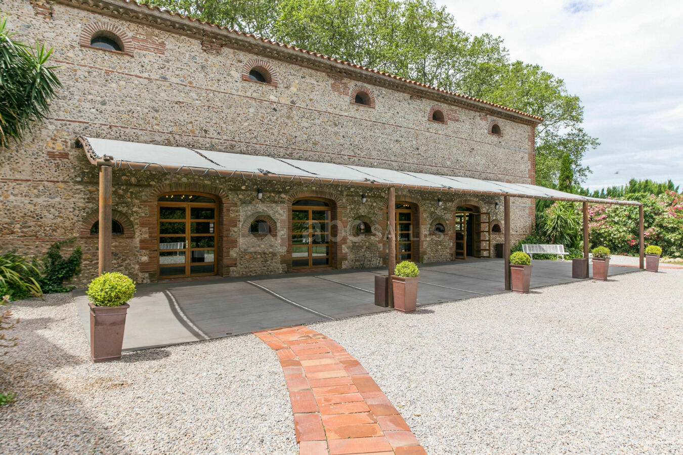 Batisse sainte eulalie et sa Terrasse