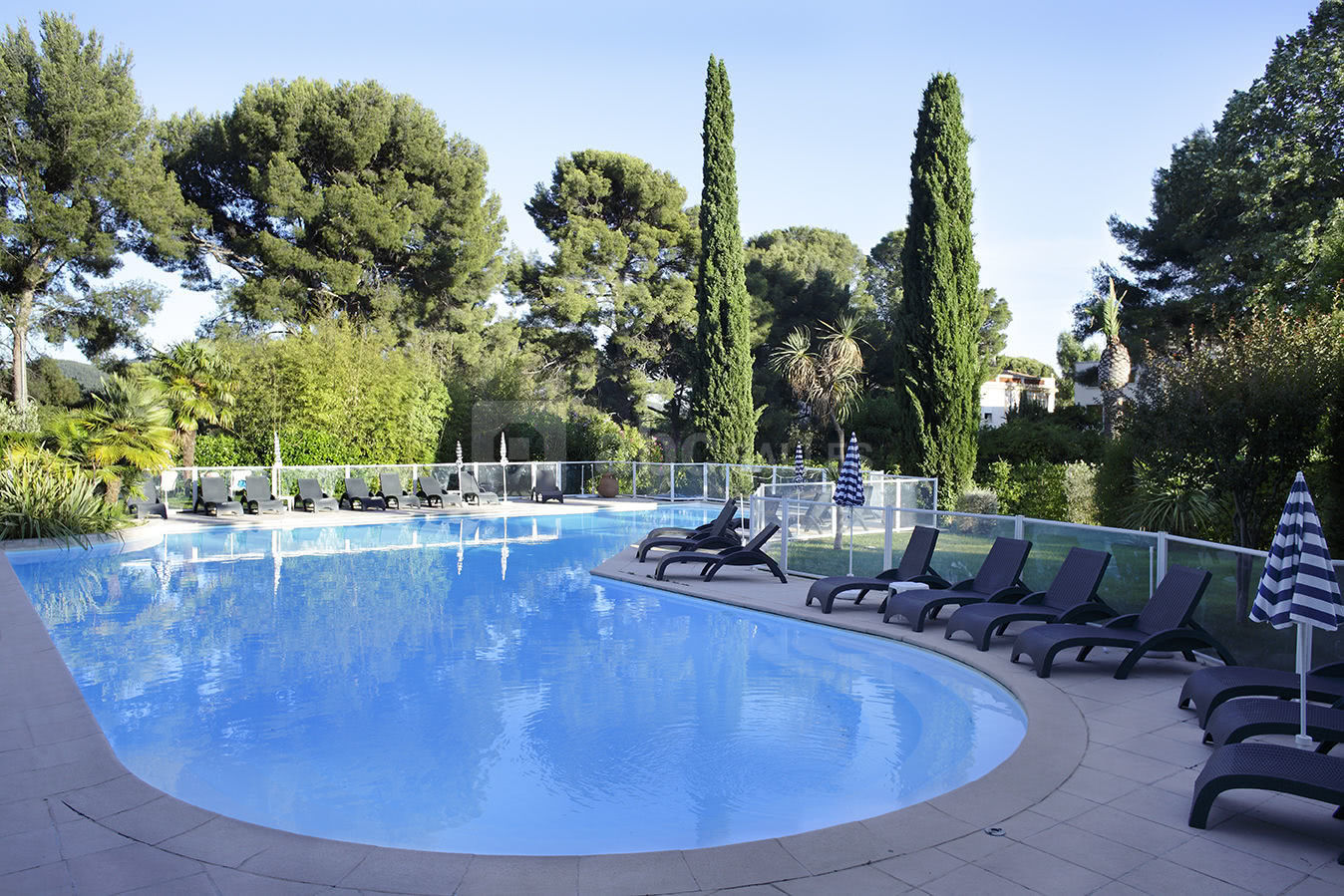 Piscine à débordement