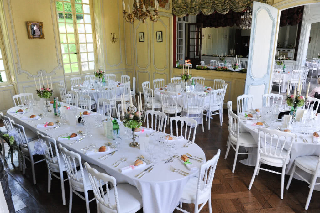 Salon d'honneur et table des mariés