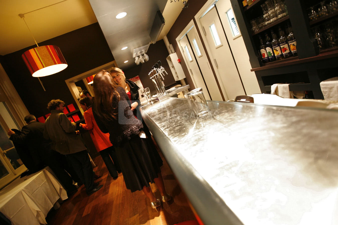 Salon restaurant et son bar