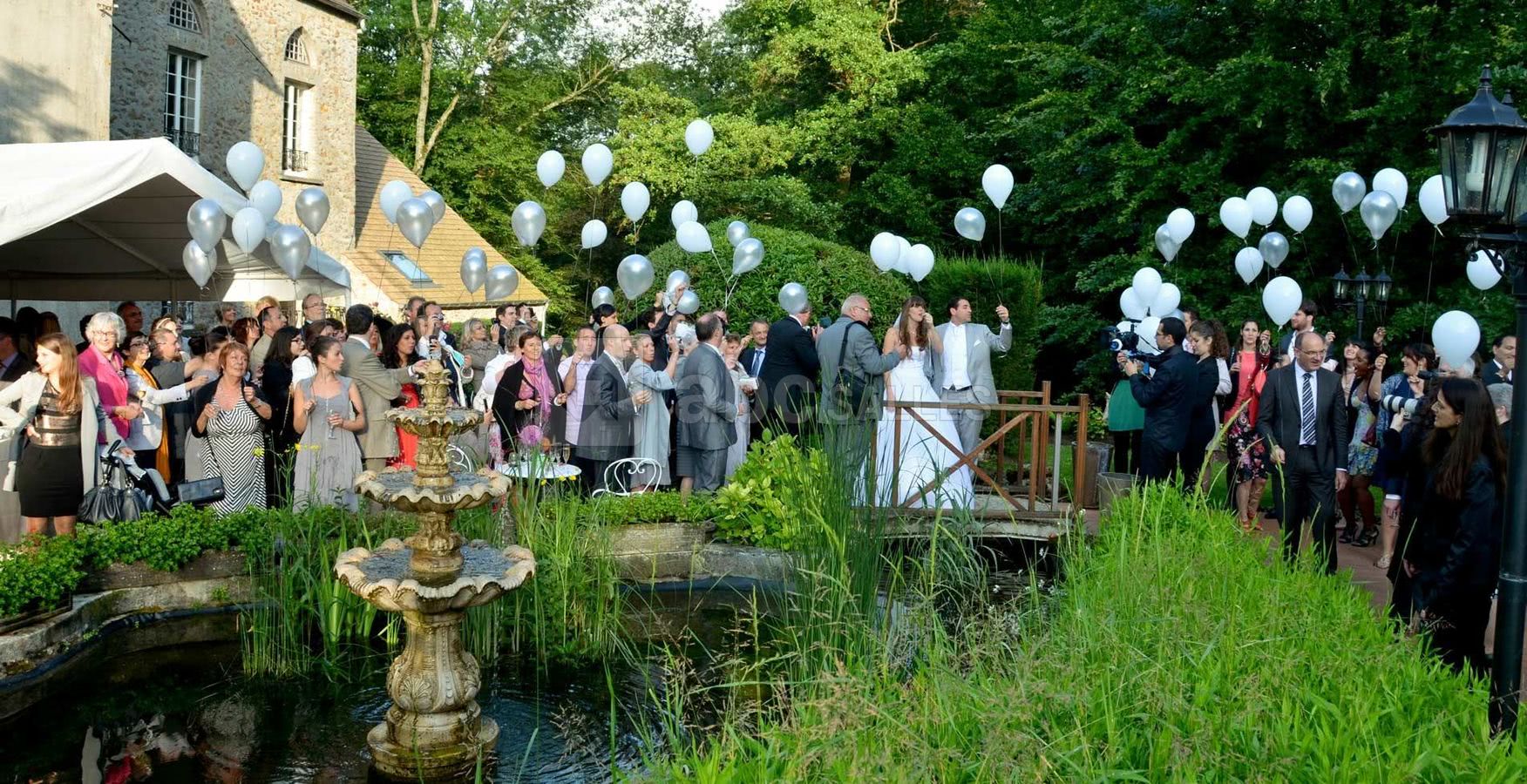 Lâcher de ballons dans le parc