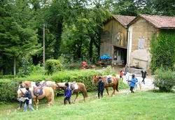 Randonnée à cheval au départ du château de bonnevaux