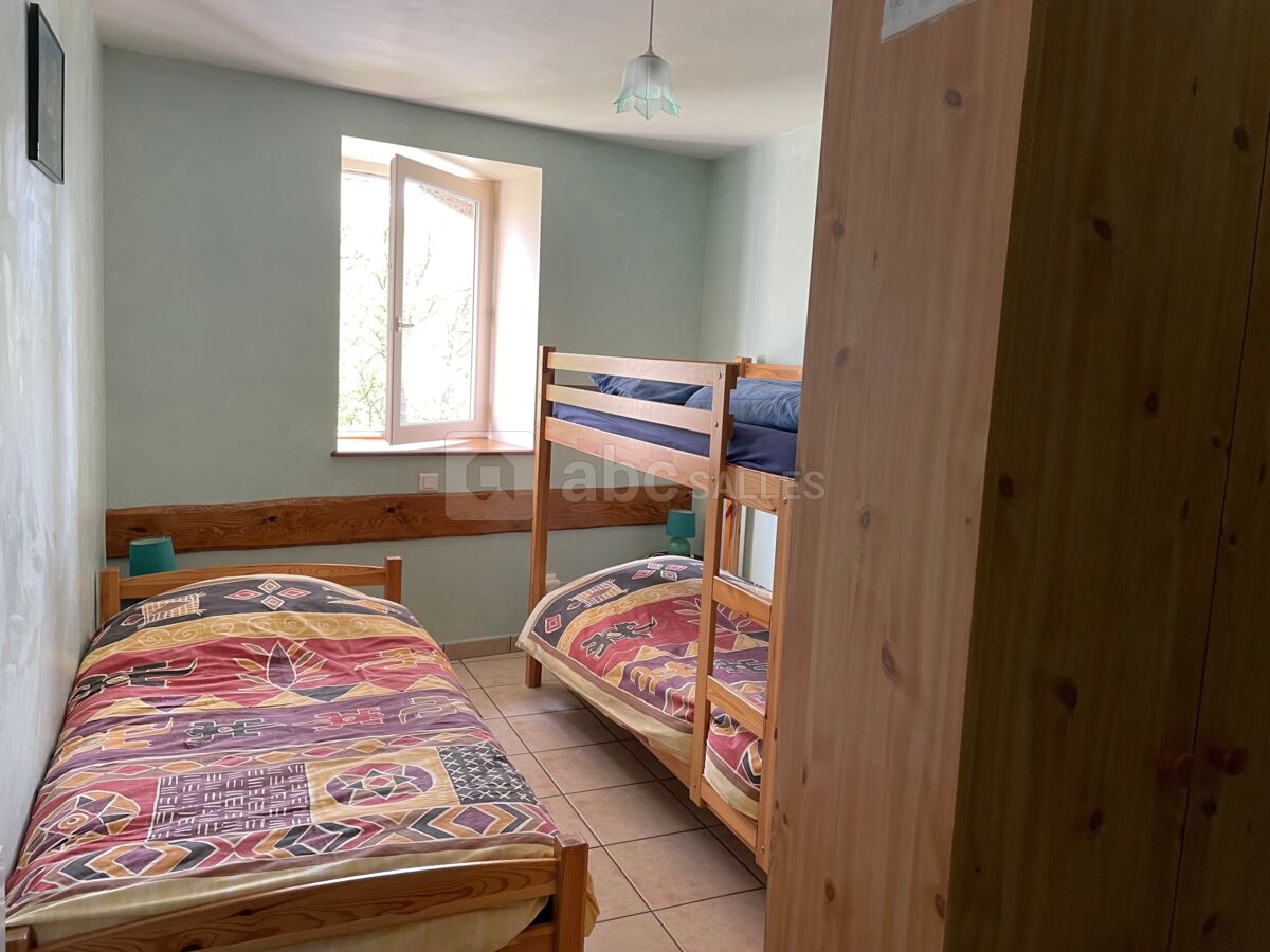 Chambre 5 personnes (3 lits simple, 1 lit double)