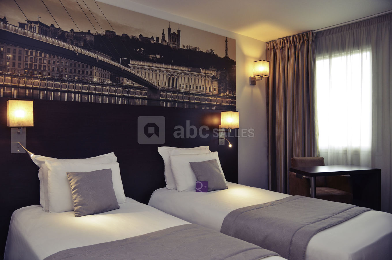 Chambre classique à deux lits séparés