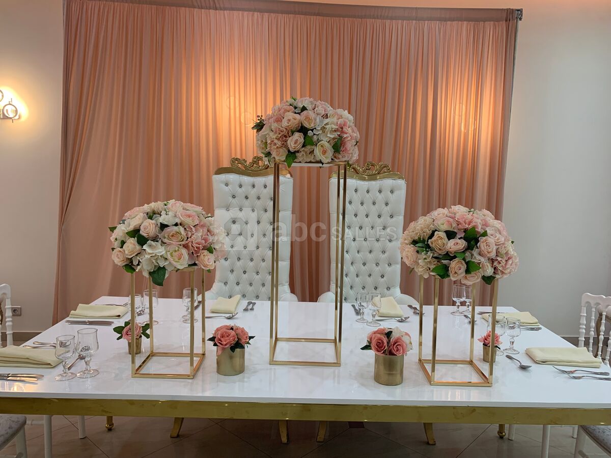 Table d'honneur en cours de nouvelle décoration