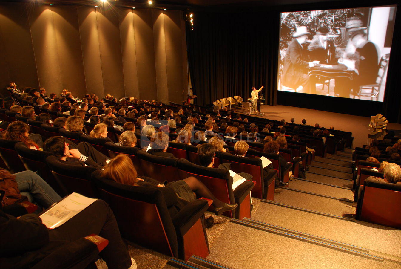 Conférence dans la salle de cinéma
