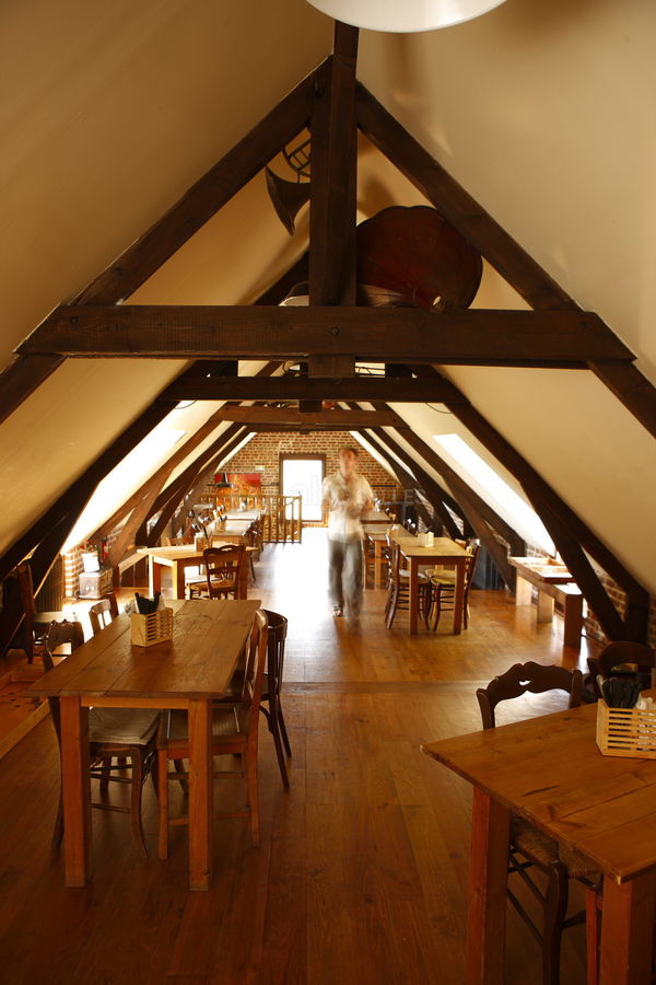 Étage estaminet les damoiselles (photo maya studio)