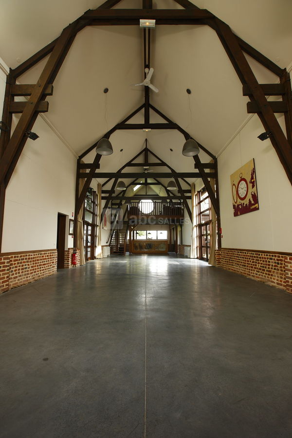 La grange vide (volumes) les damoiselles (photo maya studio)