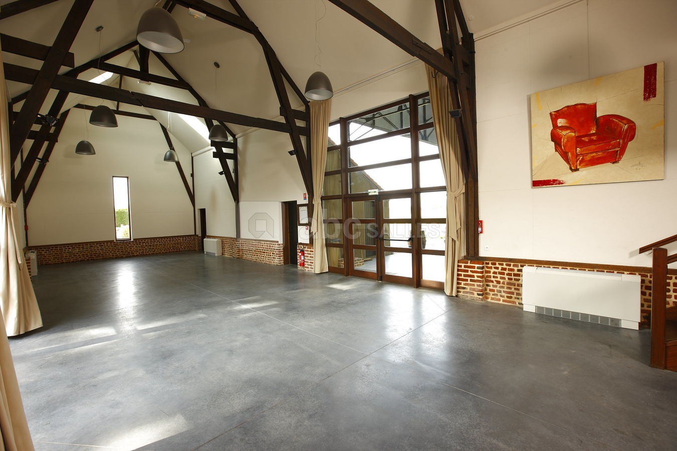 La grange vide (volumes) les damoiselles (photo maya studio)