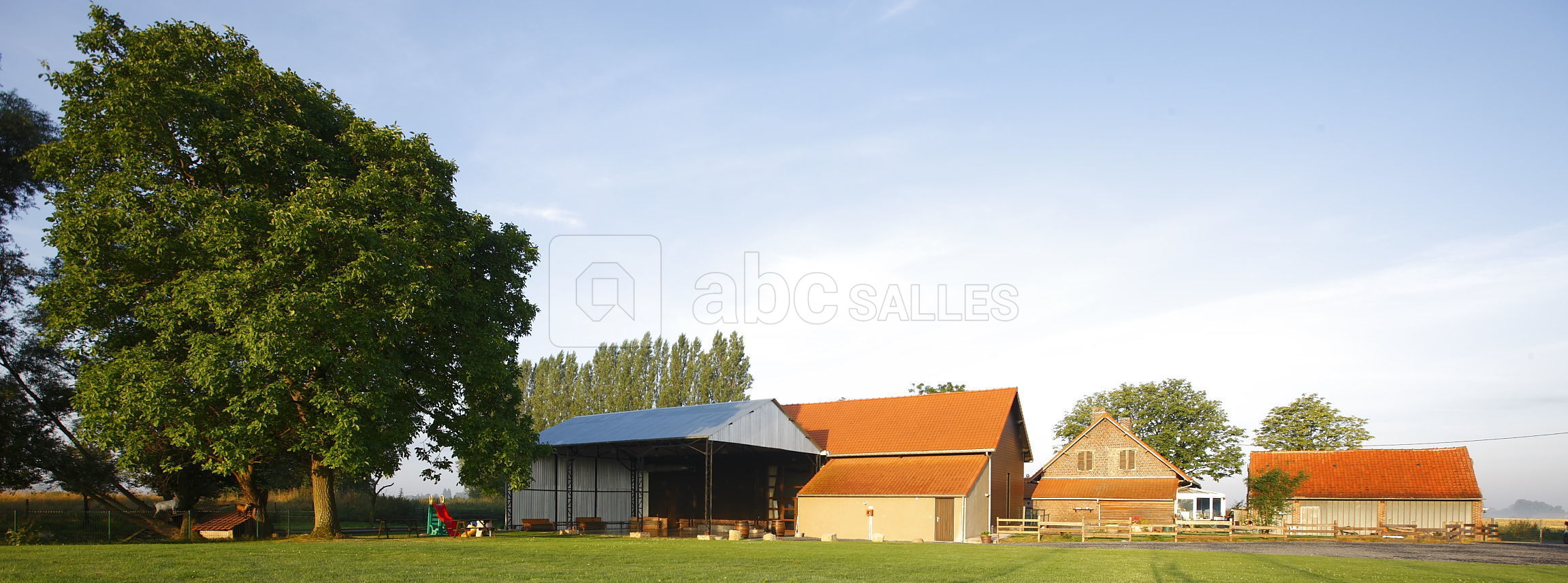 2000 m2 d espace vert cotê grange (photo maya studio)