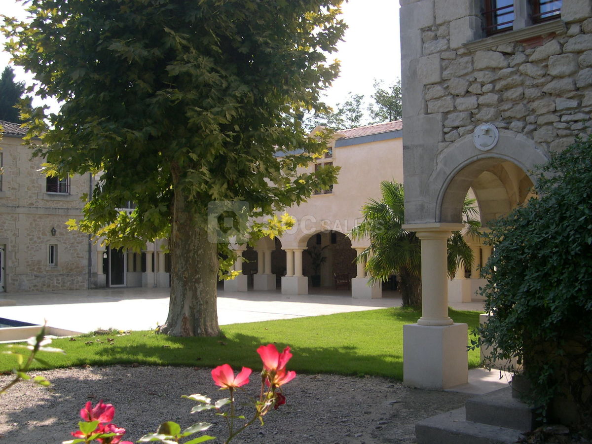 Méditer sur le passé : visiter les veilles pierres et les châteaux...
