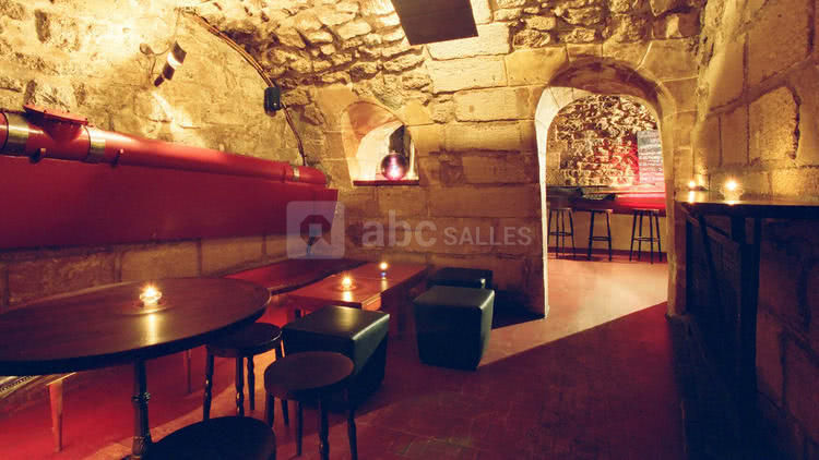 La salle du milieu pour 20/25 personnes