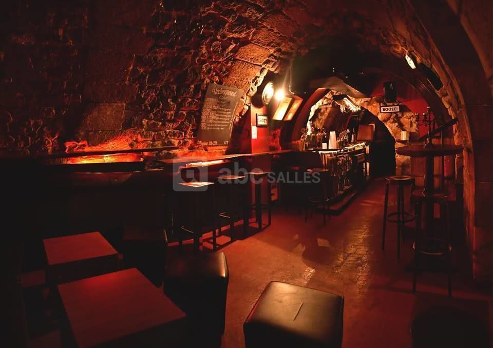 Piste de danse/banquette et bar de "The Underground"