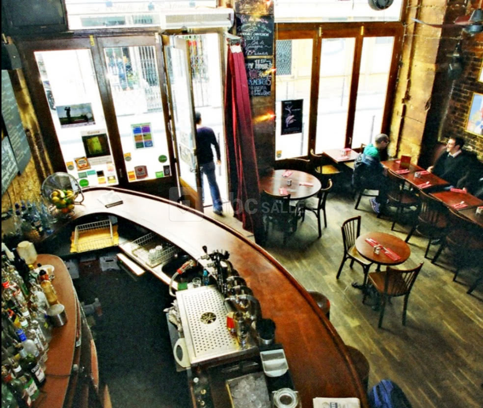 Vue de la mezzanine sur le rez de chaussé