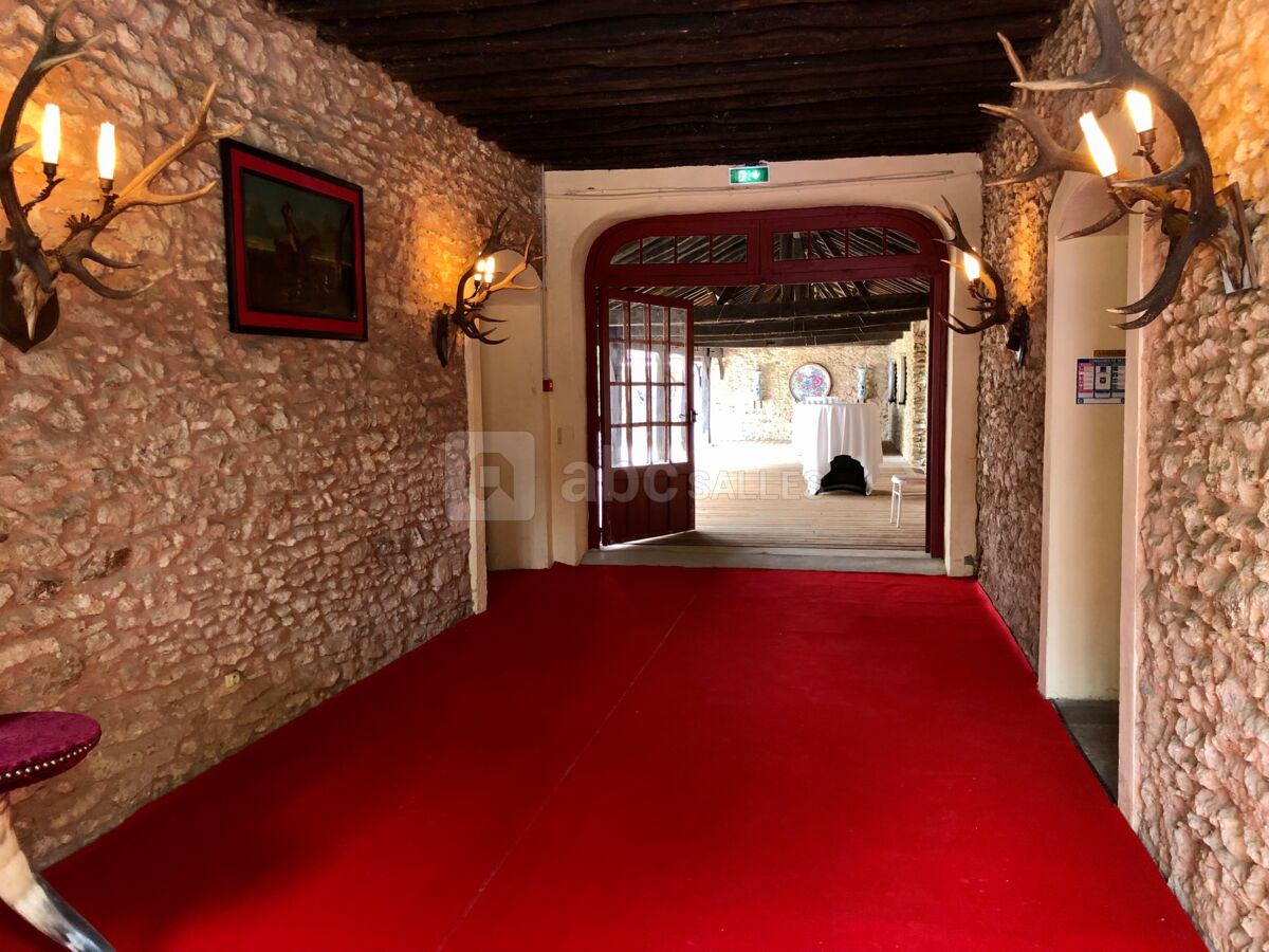 Entrée vers Vestiaire et accès Cour, Chapiteau Style Orangerie, Patio, Terrasse