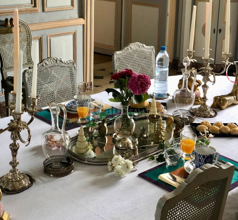 Petit Déjeuner dans la Salle à Manger du Château d'Aunoy